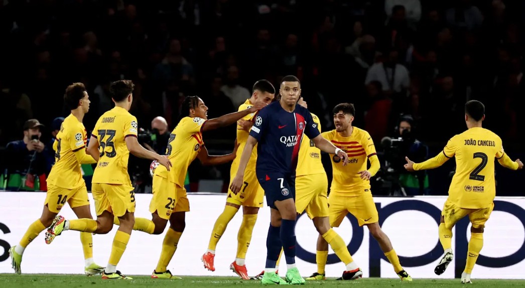 Top 3 Berita Bola: 2 Rekor di Laga PSG vs Barcelona, Manchester United Bidik Bek Kanan Murmer